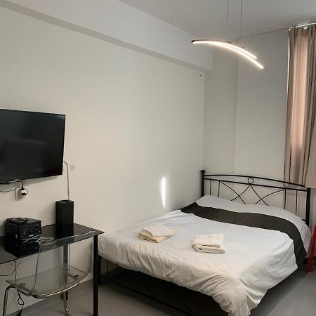 Holodek Apartments Ground & Semibasement Атина Екстериор снимка